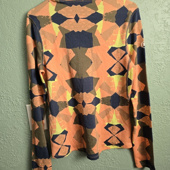 Abstract Patterned Long Sleeve Top - Picture 2 of 7